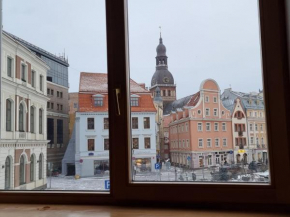 City Inn 2 Bedroom Apartment next to City Hall with parking, Riga